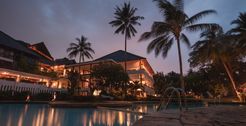 Hotels & Resorts